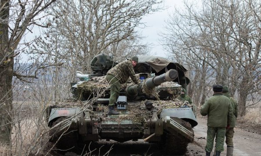Forcat ruse po mobilizohen në rajonet lindore dhe në Gadishullin e Krimesë thonë autoritetet ukrainase