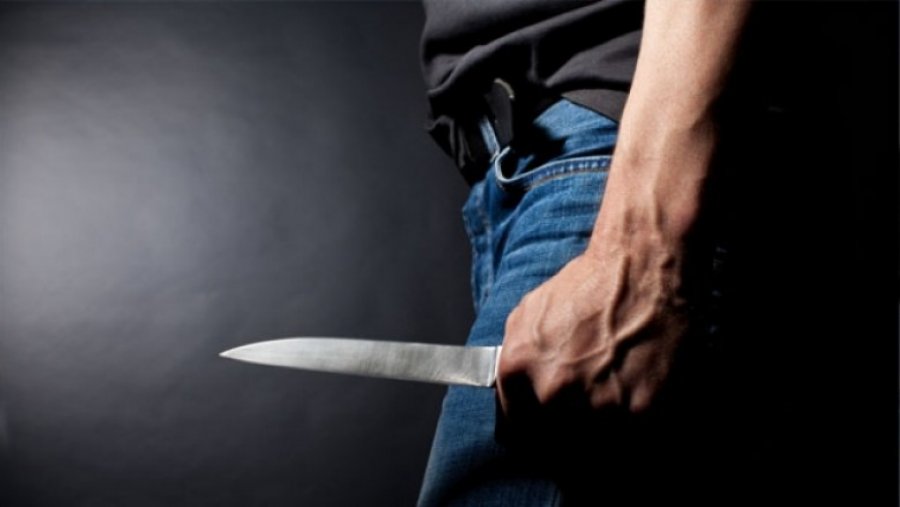 Arrestohet pejani, tentoi ta sulmonte me thikë babanë e tij