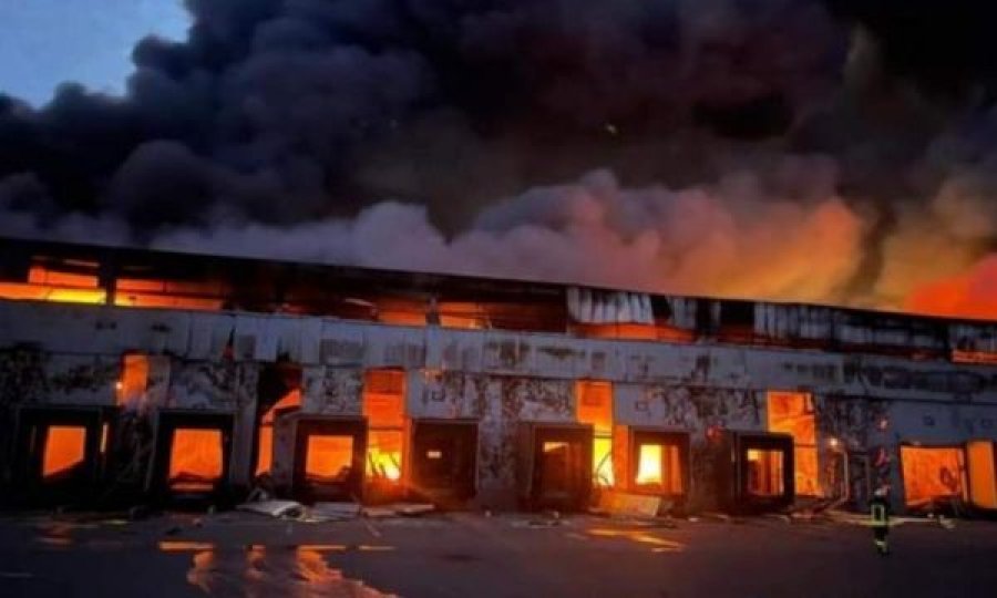 Bombardime në periferi të Kievit, goditet depoja e ushqimeve