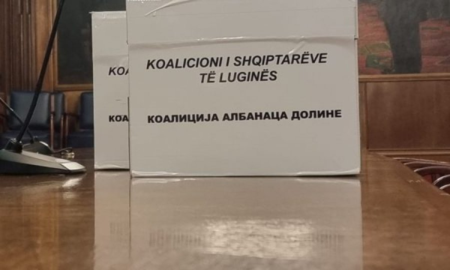  Shqiptarët e Luginës certifikojnë listën për zgjedhjet në Serbi do të kandidojnë 10 deputetë 