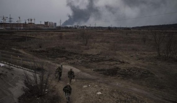 Shkon në 35 numri i të vrarëve pasi raketat ruse goditën bazën ushtarake në Ukrainë