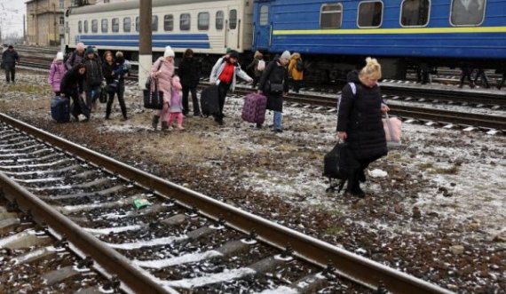 Sulmi ajror në bazën ushtarake në Ukrainë, të paktën 9 të vrarë dhe dhjetëra të plagosur