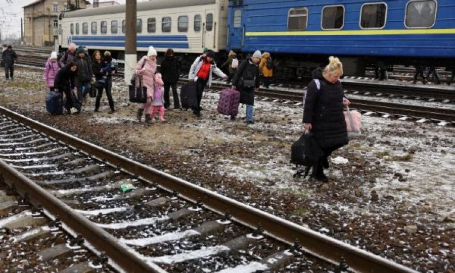 Sulmi ajror në bazën ushtarake në Ukrainë, të paktën 9 të vrarë dhe dhjetëra të plagosur