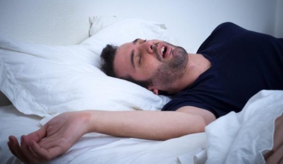 Ca zakone para gjumit që po t’i hiqni do ju ndihmojnë të humbni kile