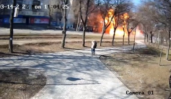 Raketa ruse shpërtheu para syve të civilëve në Kiev