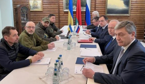 Bisedimet e paqes mes Ukrainës e Rusisë ndërpriten deri nesër