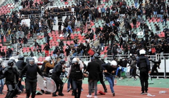 Shpërthen dhuna në Marok, qindra tifozë arrestohen, numër i madh te policët e lënduar