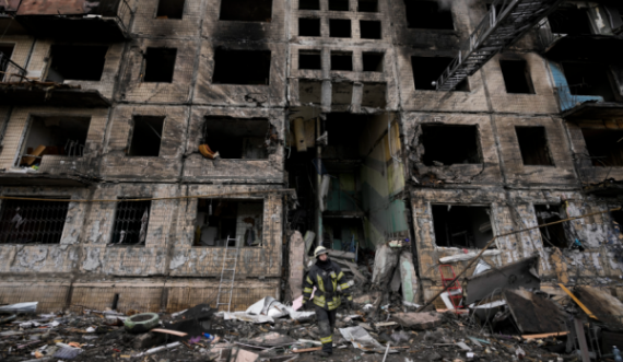 Shpërthime të forta tronditin kryeqytetin ukrainas, dy të vdekur