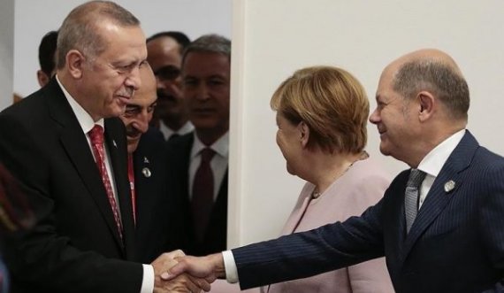 Erdogan dhe Szholz synojnë ta arrijnë një armëpushim në Ukrainë, takohen sot në Ankara