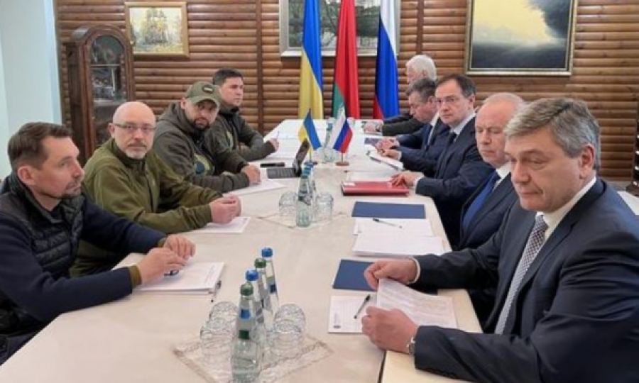 Bisedimet e paqes mes Ukrainës e Rusisë ndërpriten deri nesër