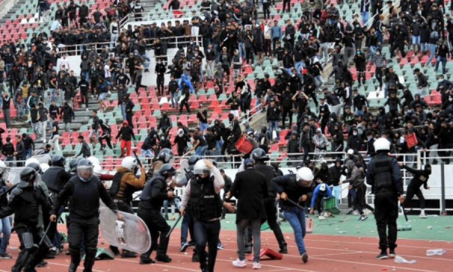 Shpërthen dhuna në Marok, qindra tifozë arrestohen, numër i madh te policët e lënduar