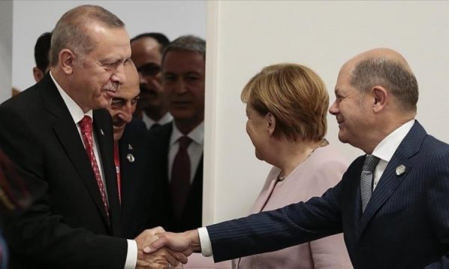 Erdogan dhe Szholz synojnë ta arrijnë një armëpushim në Ukrainë, takohen sot në Ankara