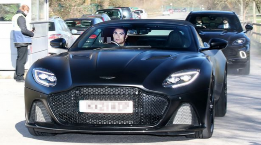 Ronaldo shfaqet në stërvitje me makinën e re luksoze