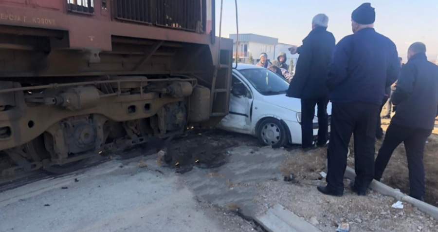 1 i lënduar nga aksidenti në Fushë Kosovë ku treni goditi veturën