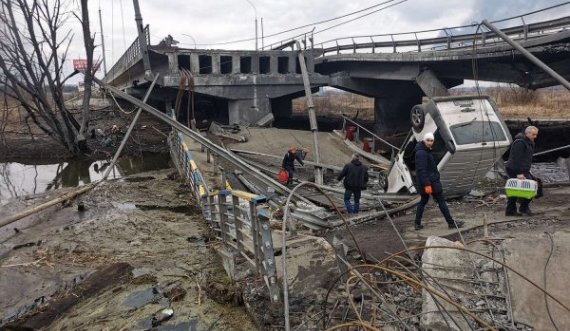 Ukraina: Tre gazetarë të vrarë, dhjetëra të plagosur