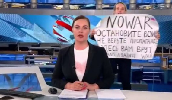 Avokati i saj s’po mund ta gjejë, ku është gazetarja ruse që protestoi në emision të lajmeve?