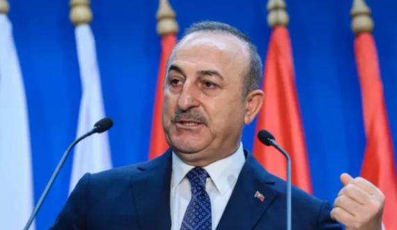 Disa turq mbeten në Ukrainë, Cavusoglu flet në telefon me Lavrovin