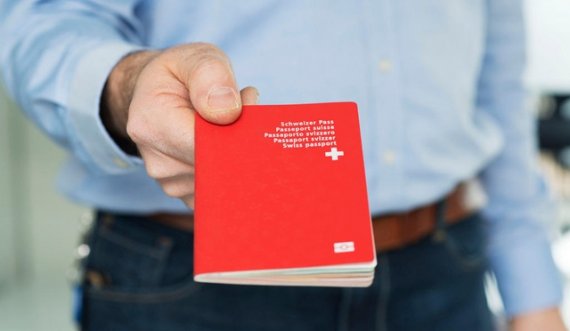 Cili është ndryshimi midis qëndrimit të përhershëm dhe shtetësisë zvicerane?