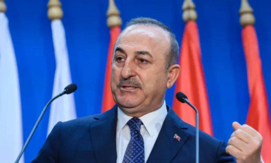 Disa turq mbeten në Ukrainë, Cavusoglu flet në telefon me Lavrovin