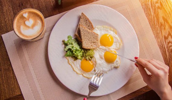 5 mënyra si të konsumoni mëngjes të shpejtë e të shëndetshëm