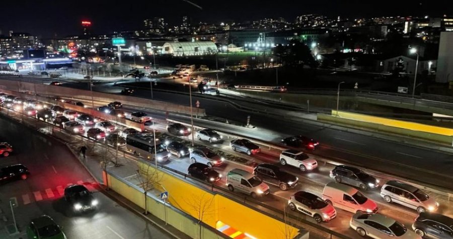 Aksident trafiku në Veternik