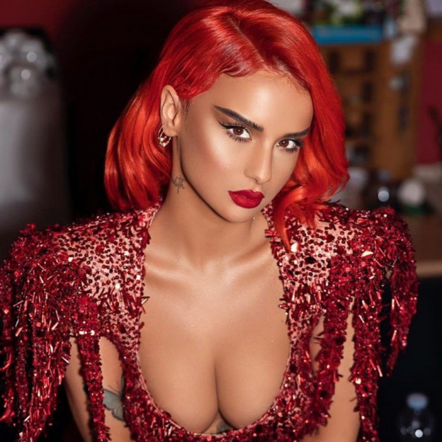 Rina rikthehet më provokative në Instagram