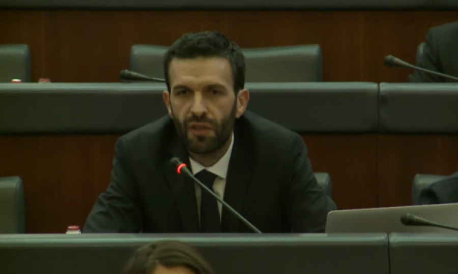 Deputeti i LVV-së thotë se angazhimi i tij politik ka kuptim vetëm kur del kundër të drejtave të komunitetit LGBT+