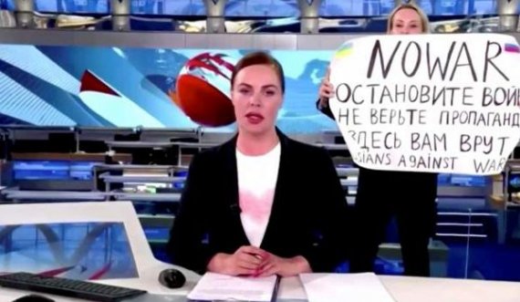 “Doja t’u tregoja perëndimorëve…”, flet gazetarja ruse që protestoi në edicionin e lajmeve