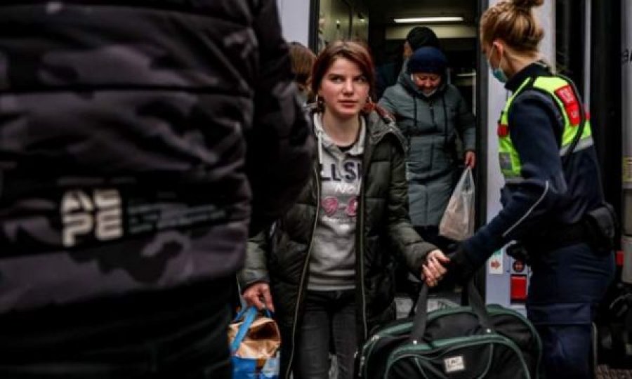 Problemet e para me refugjatët ukrainas, Çekia pranë mbylljes së dyerve