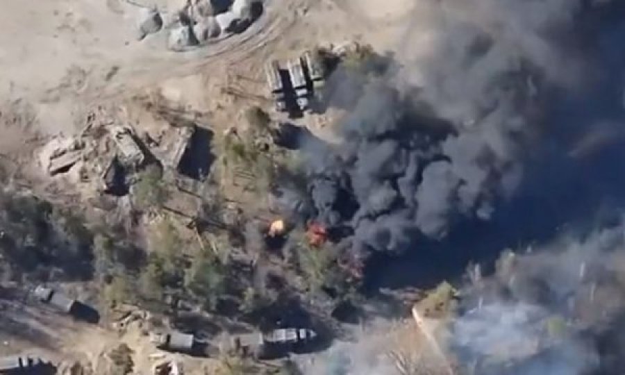 Ukrainasit publikojnë pamje me dron, bombardohen automjetet ushtarake ruse rreth Kyivit