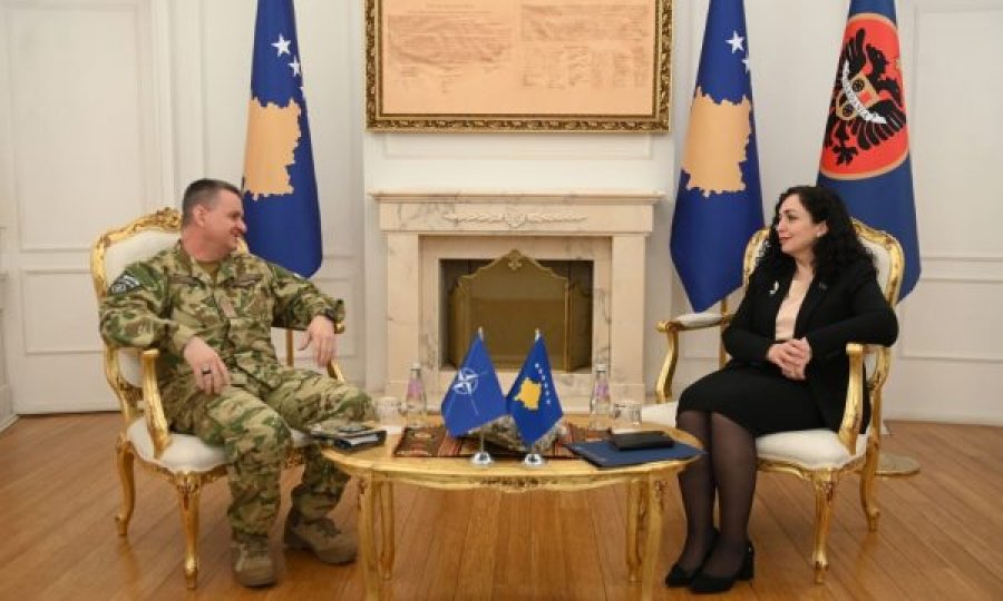 Presidentja takon Komandantin e KFOR-it, diskutohet situata e sigurisë pas agresionit në Ukrainë