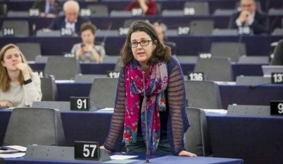 Eurodeputetja franceze: Serbia dërgoi mesazh të rrezikshëm që s’i vendosi sanksione Rusisë