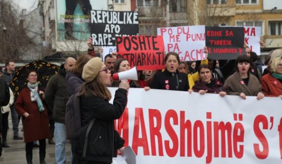 Kolektivi “Marshojmë S’festojmë” thotë se u gjobit nga policia për marshin e 8 marsit