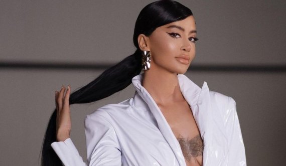 Dafina Zeqiri këtë herë vjen unike e veshur me pupla