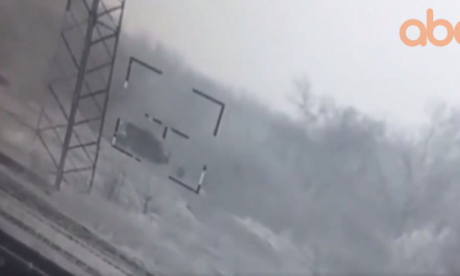 Pamje nga momenti kur ukrainasit shkrumbojnë me raketa tanket ruse