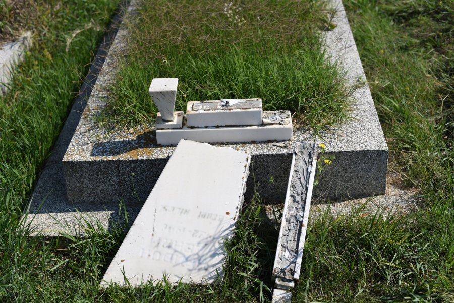 Arrestohen dy persona pasi dëmtuan disa varreza