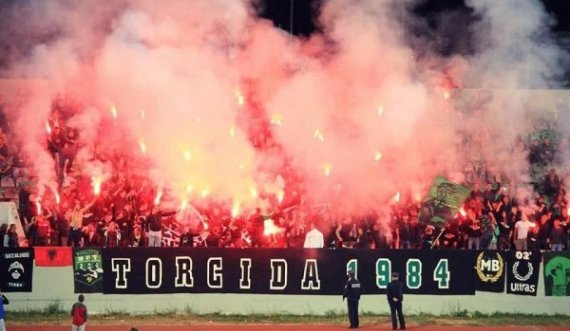 Torcida nga Mitrovica feston 38-vjetorin e themelimit