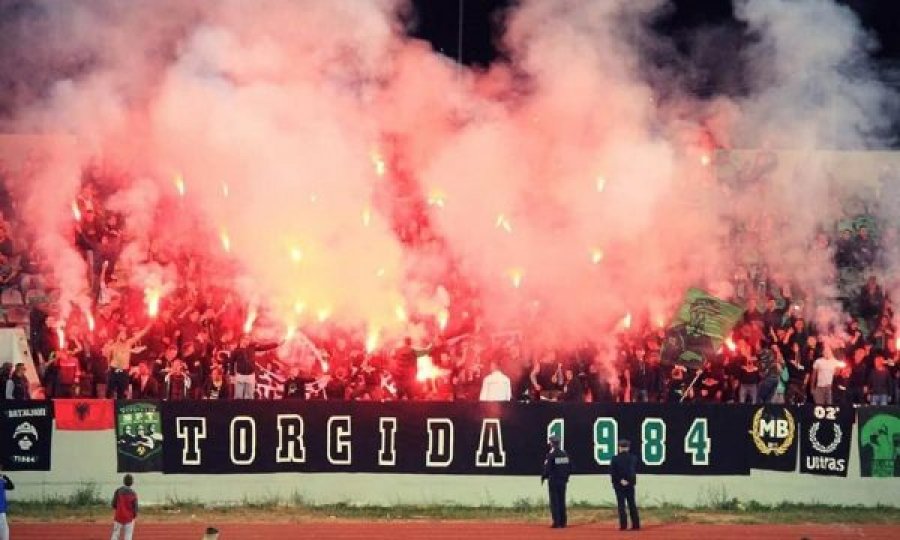 Torcida nga Mitrovica feston 38-vjetorin e themelimit