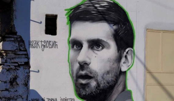 Tenistin serb Novak Djokovic e 'nderojnë me një mural’ në Rahovec