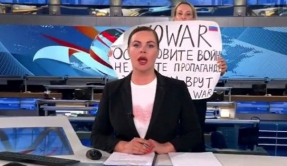 Gazetarja ruse: Televizioni ku punoja gënjente për luftën, doja të ekspozoja propagandën e shtetit