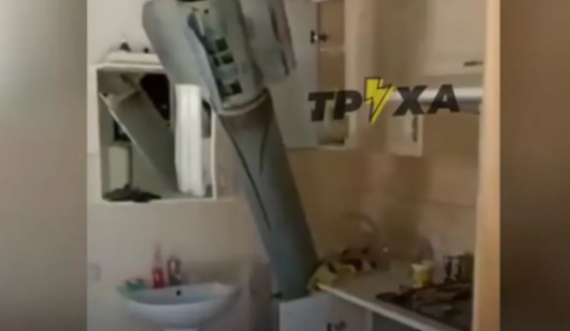 Ukrainasi gjen raketën ruse brenda në shtëpi, nuk shpërtheu