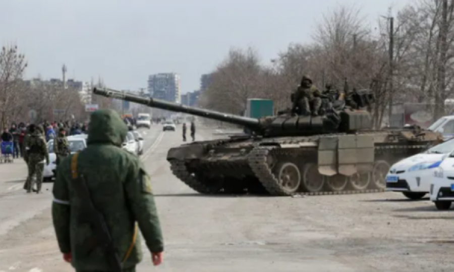 Mariupol refuzon thirrjet ruse për t’u dorëzuar