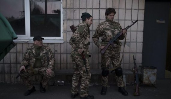 Ushtria ukrainase e kap një nënkolonel rus: Kishte mbathje dhe çorape të ushtrisë sonë
