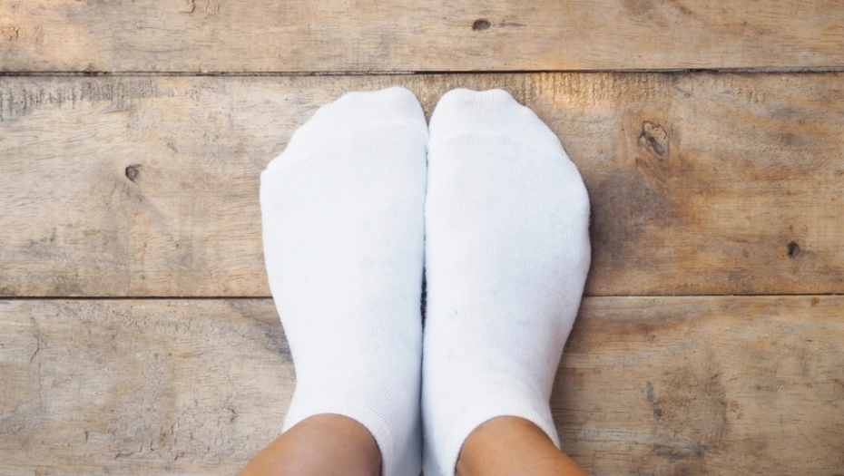 ​A ju mbesin shenja nga çorapet në këmbë - ja çfarë tregon për shëndetin tuaj