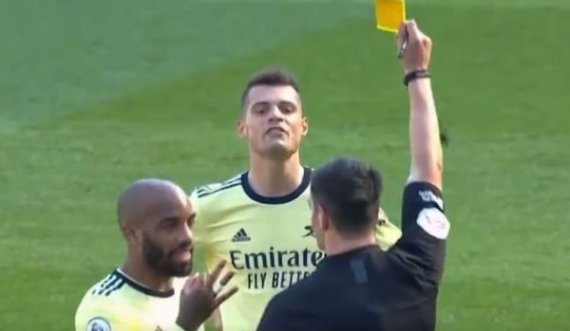 “1, 2, 3, karton i verdhë”, Xhaka e kishte bërë veç një faull, e mbron ish-referi i FIFA-s