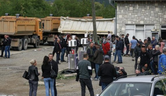 Kurti u flet serbëve: Nuk janë të nevojshme protestat