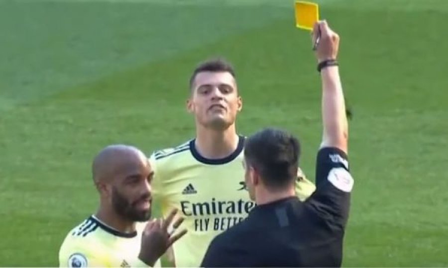 “1, 2, 3, karton i verdhë”, Xhaka e kishte bërë veç një faull, e mbron ish-referi i FIFA-s