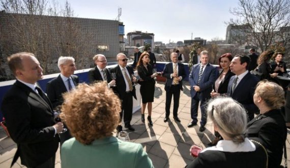 Pritja e Kurtit për 23 vjetorin e bombardimeve, ambasadorët e QUINT’it nuk shihen aty