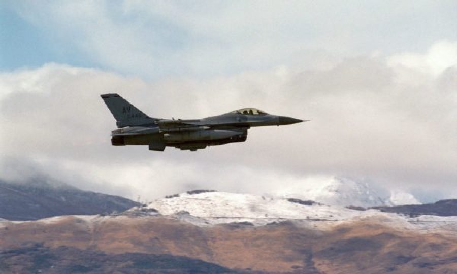 Cili shtet hodhi bombat e para mbi Serbi dhe në çfarë ore filloi sulmi ajror i NATO-s më 24 mars 1999