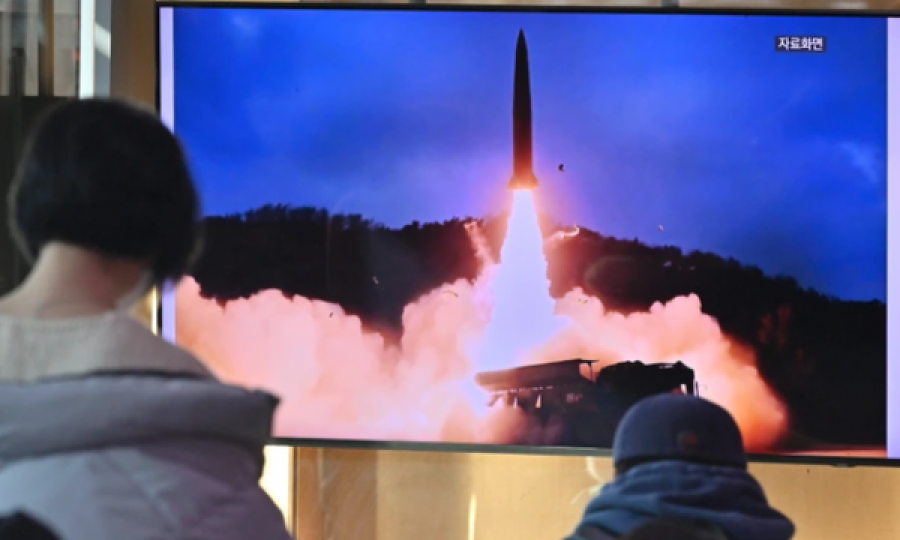 Dyshohet se Koreja e Veriut lëshoi raketën më të madhe të 5 viteve të fundit